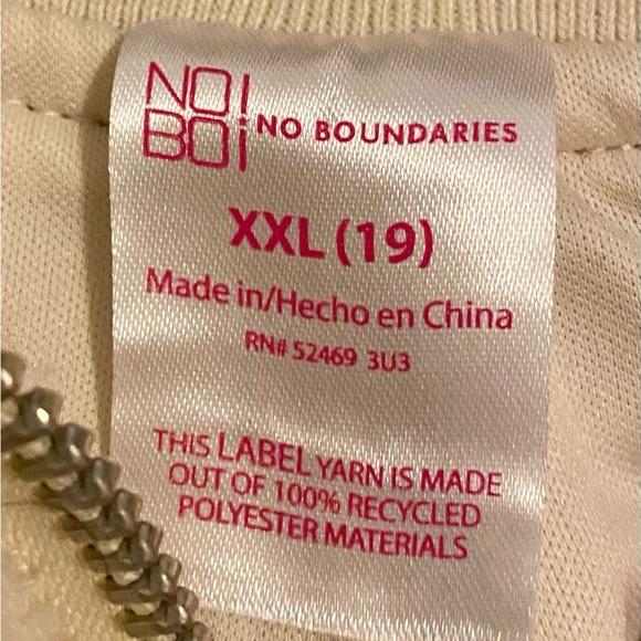 💥BOGO💥 Fuzzy Soft Cropped Jacket. Fully Lined. Cute Heart Design.NWOT - Picture 3 of 5